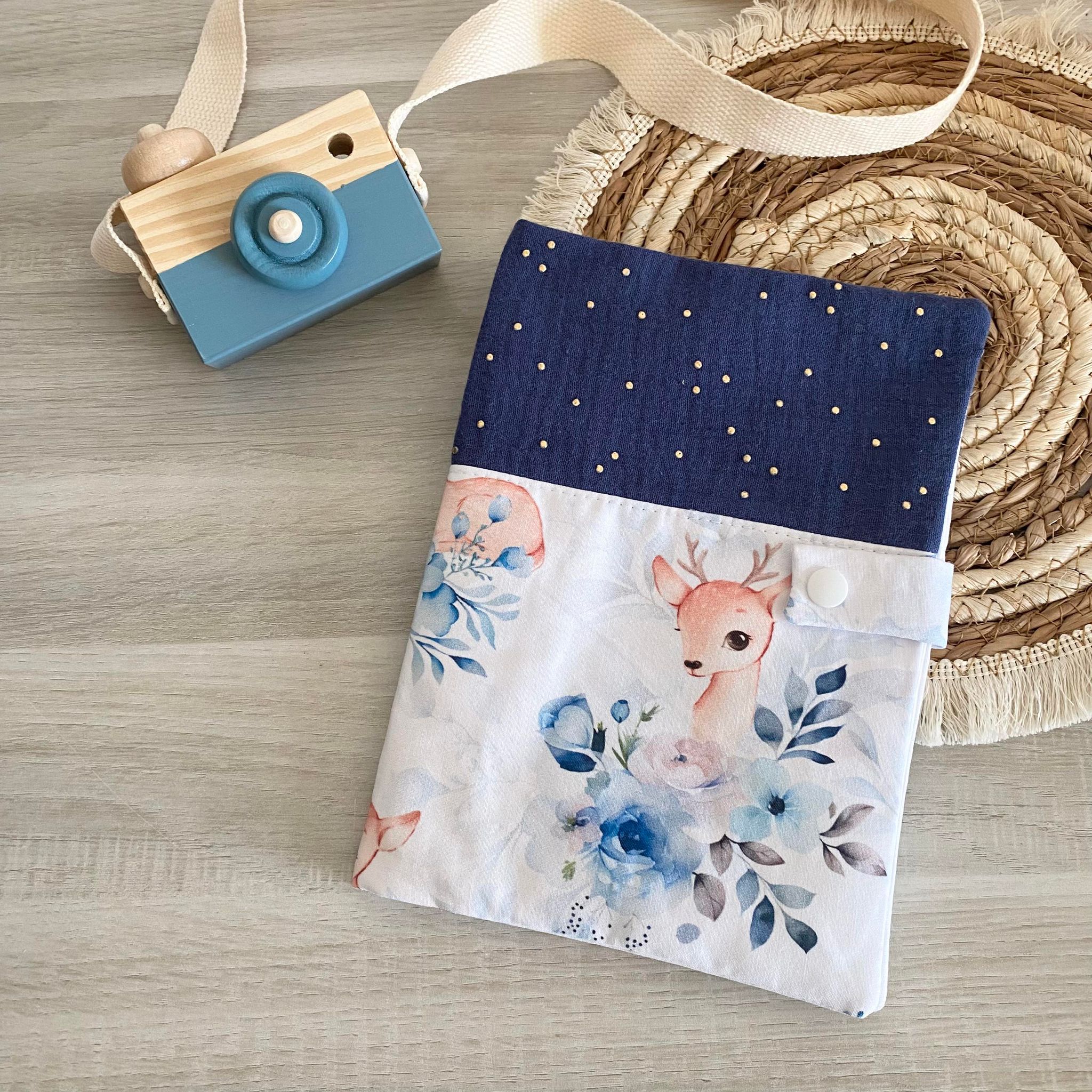 Carnet de Santé à Personnaliser en Tissu - Cerf