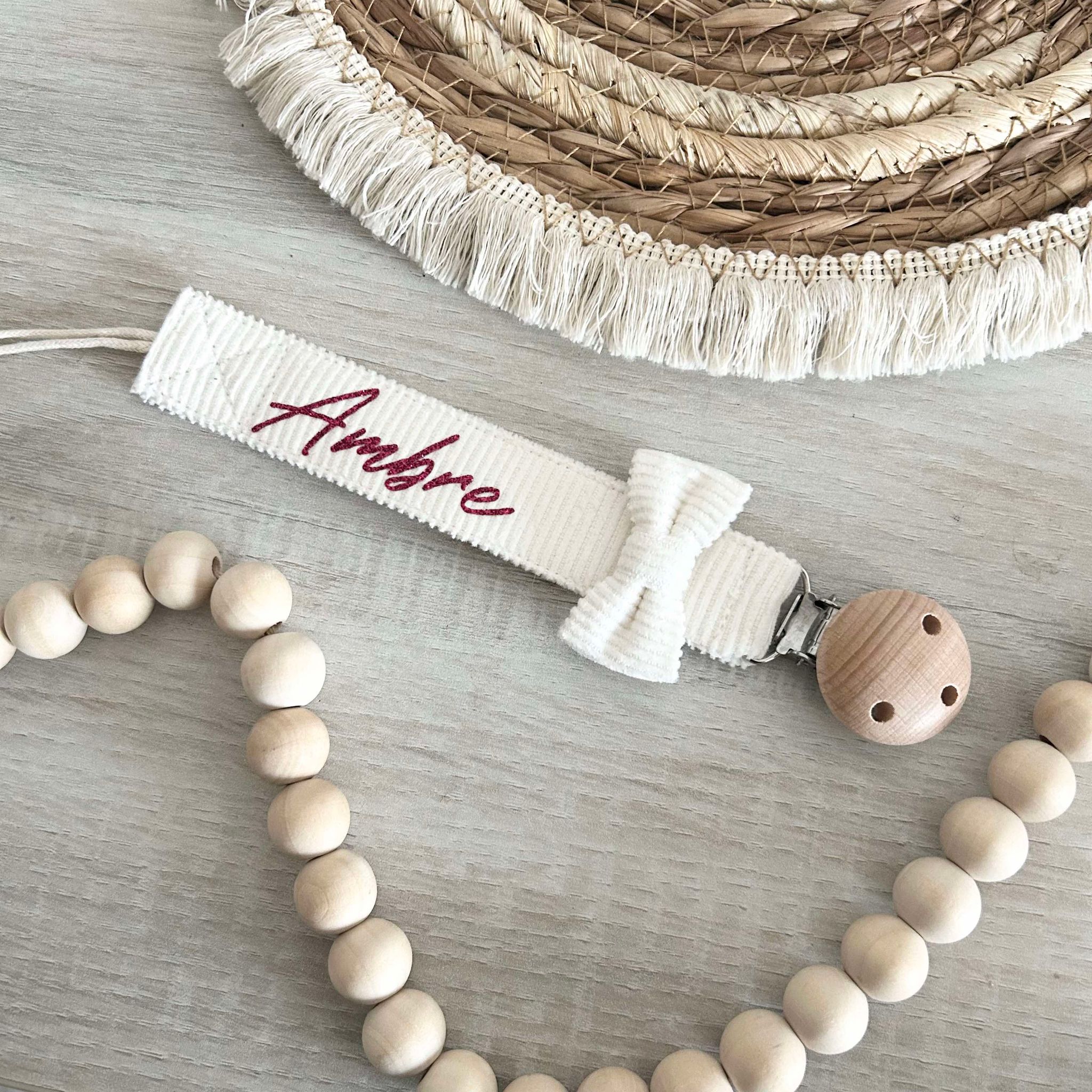 Personnalisez Votre Attache Tétine Papillon en Tissu (Plusieurs Couleurs)