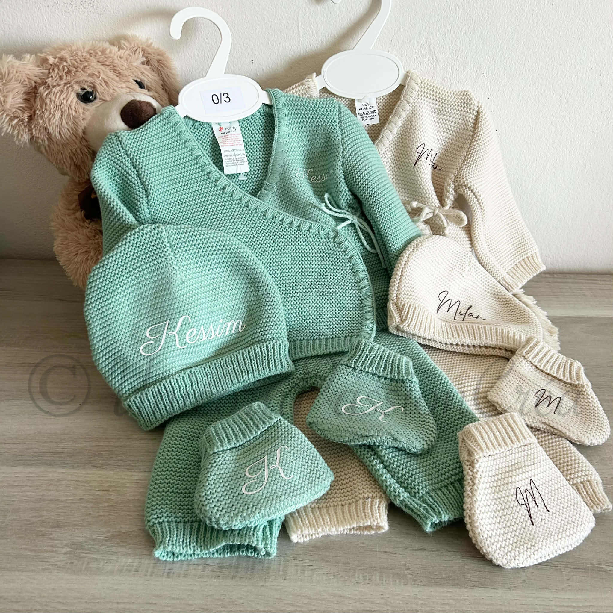 Tenue en Maille / Laine 4pcs Personnalisée